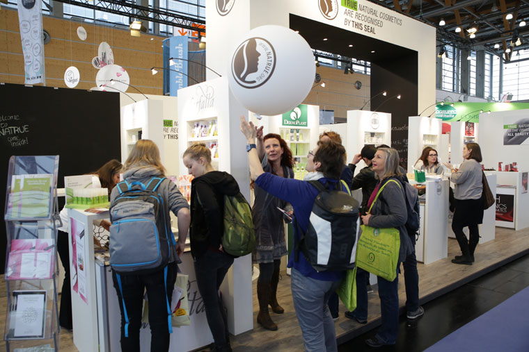 米蘭展會陪同一天多少錢？是如何來收費(fèi)的